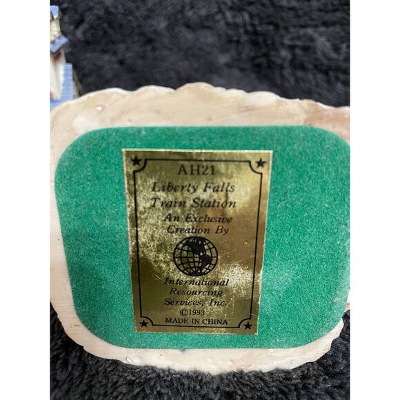 Americana Collection Train Station (AH21) & General Store (AH22) - Picture 7 of 7